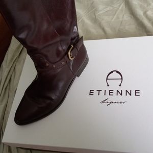 Soft Spanish made boots. Soft and comfortable. Atienne Aigner vintage size 8